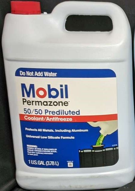 Mobil permazone 50/50 es un anticongelante refrigerante para uso en vehiculos livianos, elaborado a base de etilenglicol e inhibidores de corrosion inorganicos que mantienen libre de corrosion el sistema de enfriamiento.